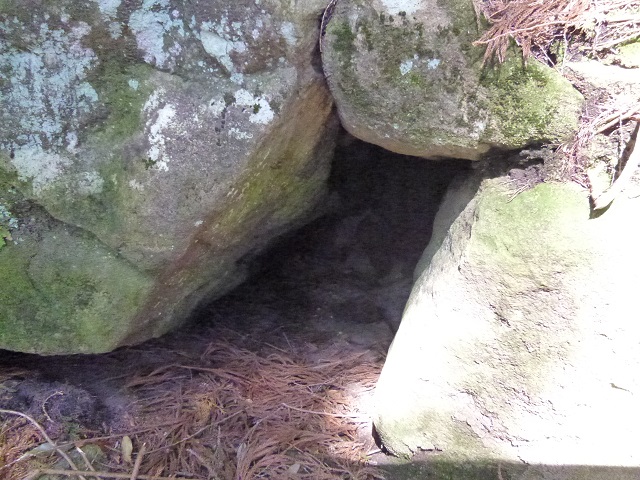 赤岩尾神社の風穴